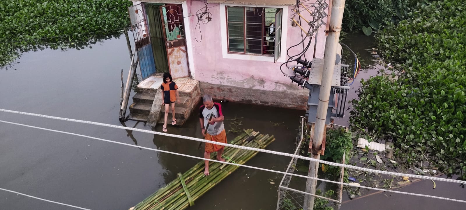 प्रेरणा भारती कार्यालय सहित कटहल रोड इलाके में बढ़ रहा जलस्तर