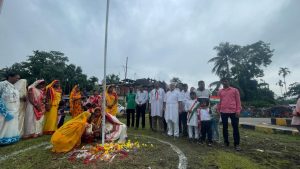 शहीद मंगल पांडेय चौक पर फहराया गया राष्ट्रीय ध्वज