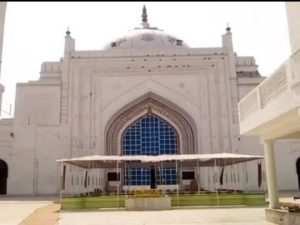 मस्जिद के नीचे मंदिर...5 विवाद और तारीख-पर-तारीख:अगस्त में यूपी की अदालतें एक्सट्रा बिजी; ज्ञानवापी से हू-ब-हू मिलते 3 बड़े मामलों पर सुनवाई